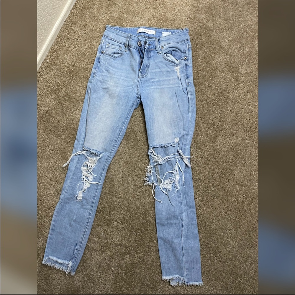 Light Wash Ripped Jeans